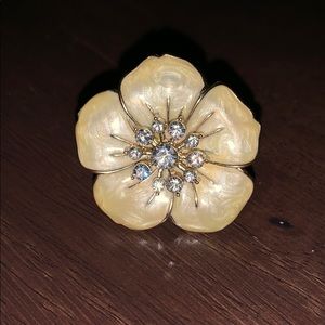 Opalescent flower ring
